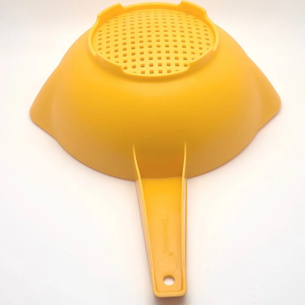 Tupperware Vintage Yellow Handheld Colander Strainer 1529 Harvest Gold Spouts